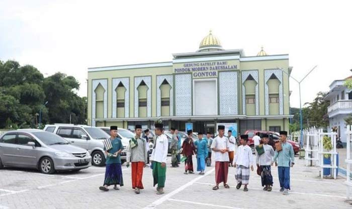 3. Pondok Pesantren Modern Darussalam Gontor Jawa Timur