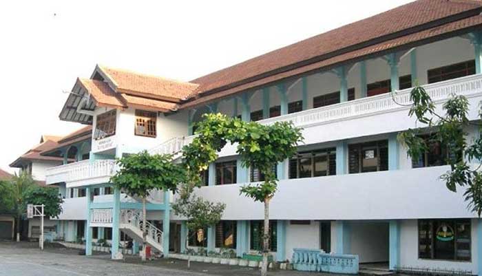 5. Pondok Pesantren Modern Langitan Tuban