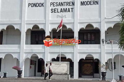 11. Pondok Pesantren Modern Selamat