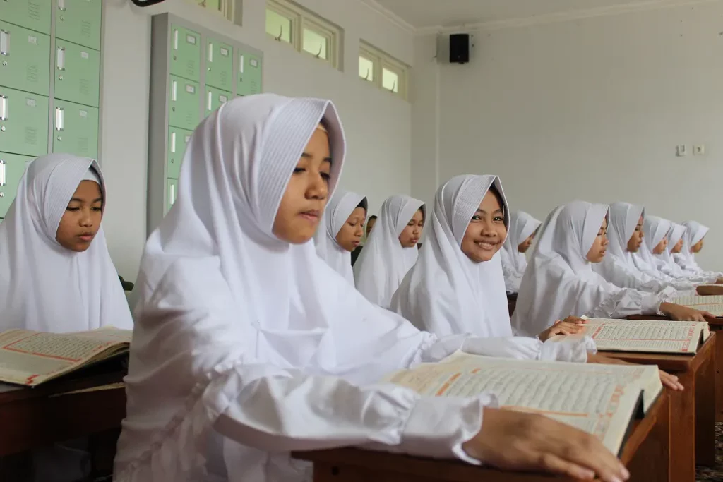 8. Pesantren Tahfidz Putri Hikamul Quran IBS